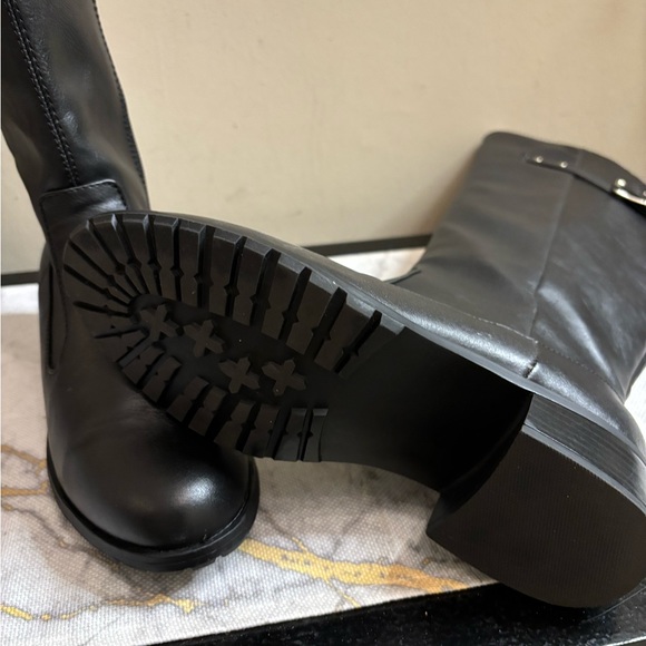 Rampage black boots with inside half zipper; nice and comfortable; very pretty - Picture 5 of 14